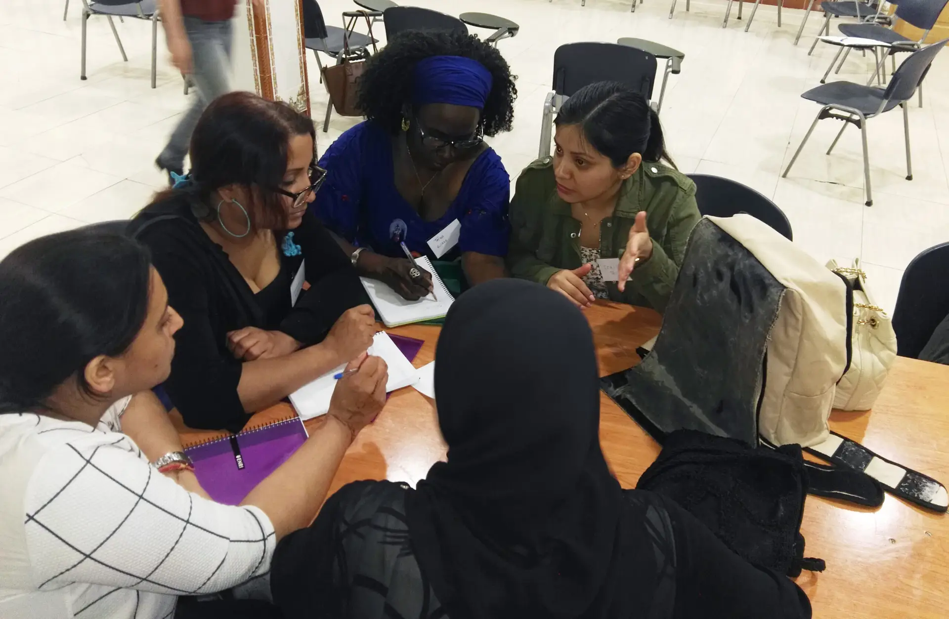Trabajo grupal con mujeres migrantes scaled